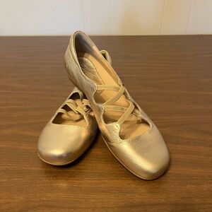 Earthies Gold Women's Ballet Style Flats Size 10B